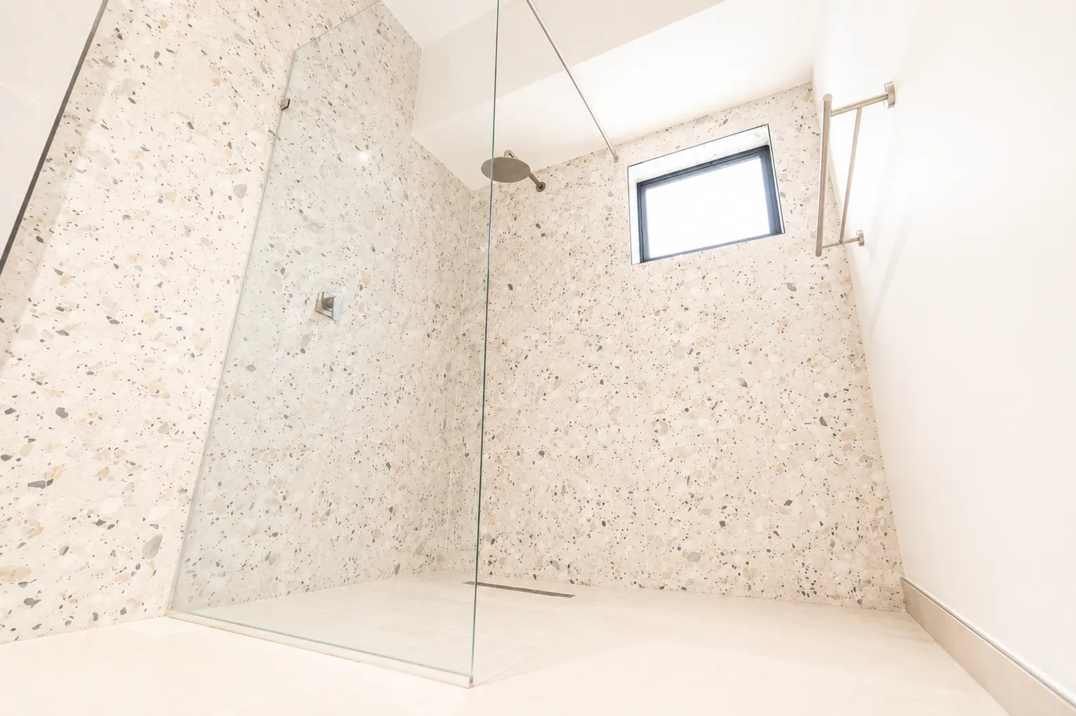 Elegant Ensuite Bathroom layout